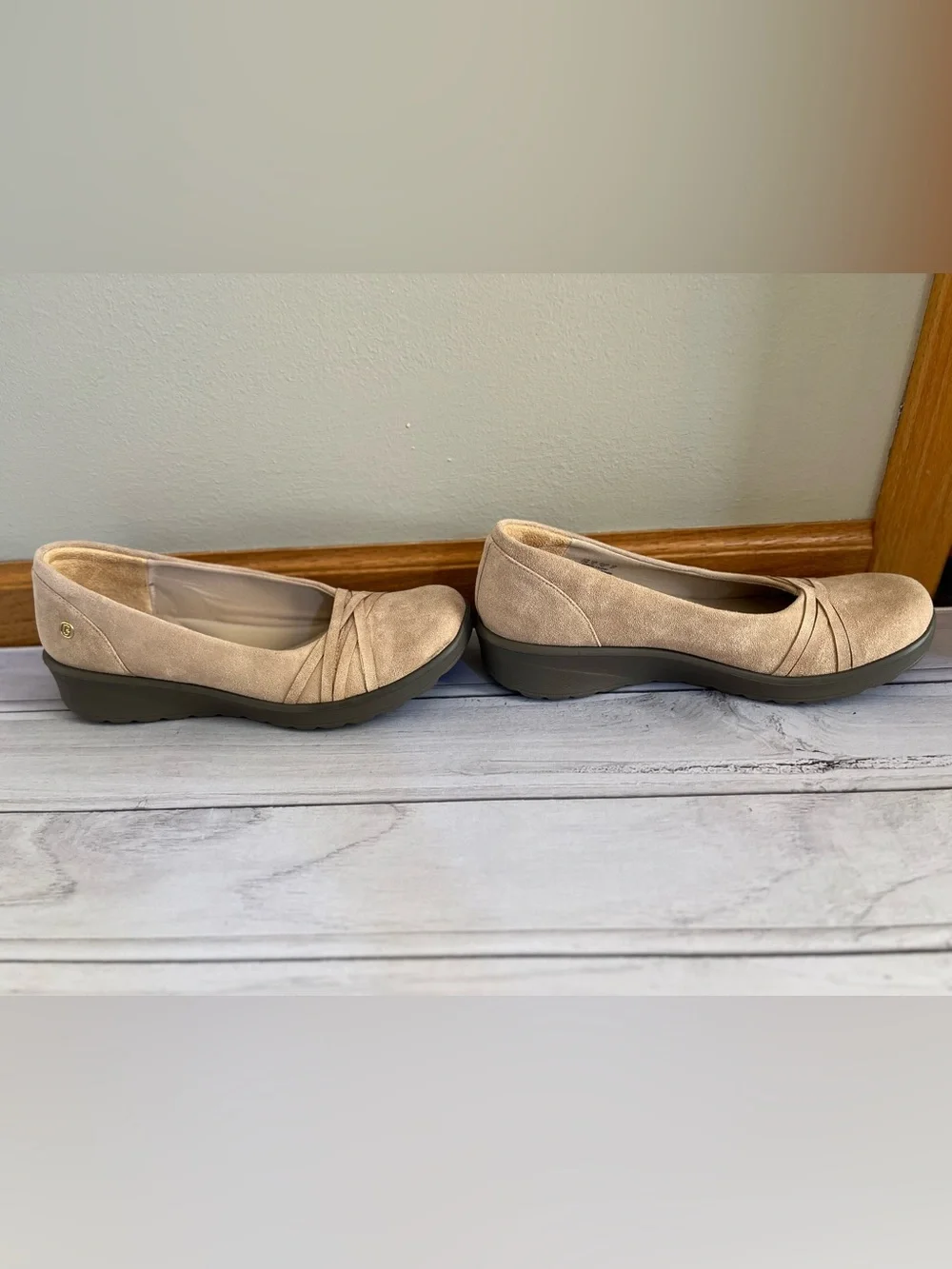 Women’s B Zees goody beige slip on wedge ballet flats loafer. Size 11